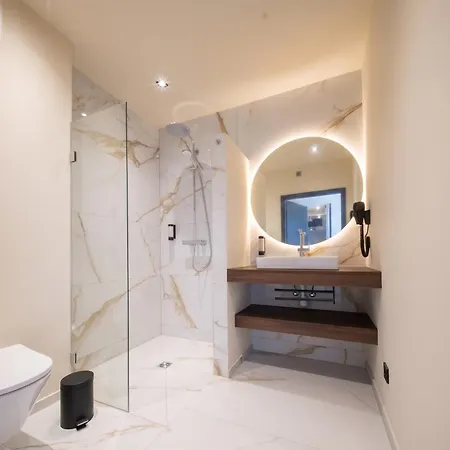 Brick Hotel *