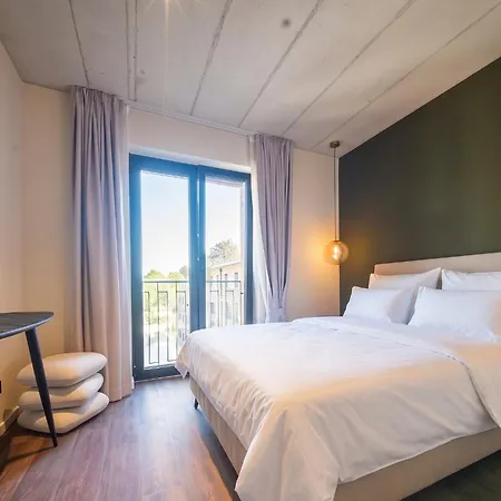 Brick Hotel *