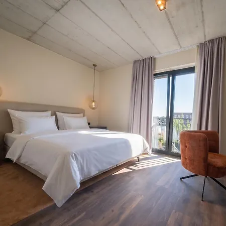 Brick Hotel *